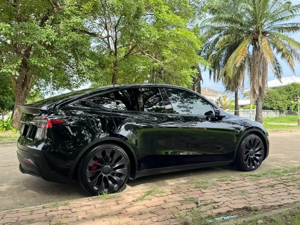 Tesla Model Y Performance AWD ปี 2023 · 6