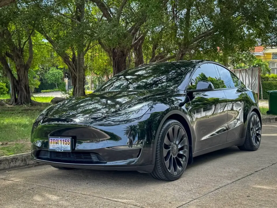 Tesla Model Y Performance AWD ปี 2023 · 4