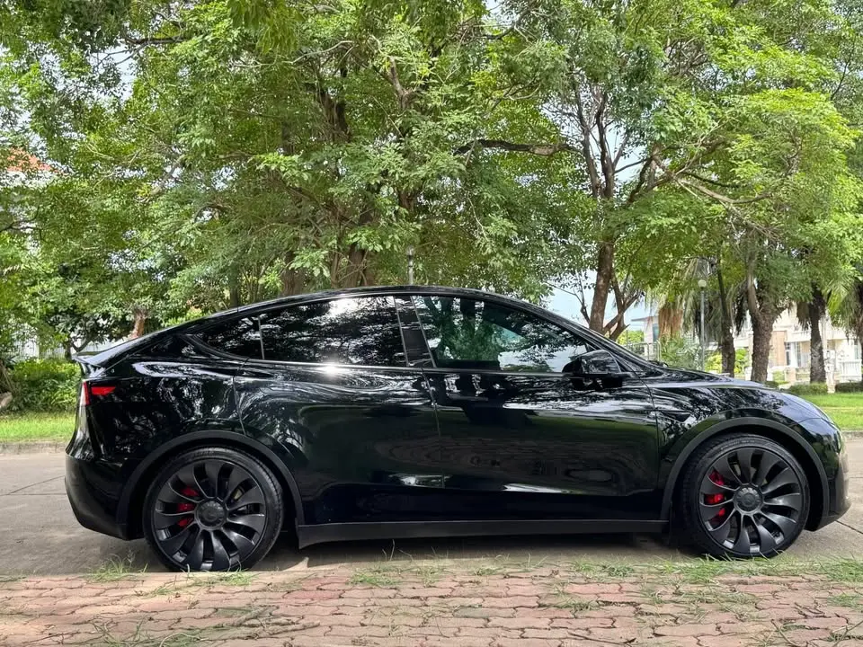 Tesla Model Y Performance AWD ปี 2023 · 5
