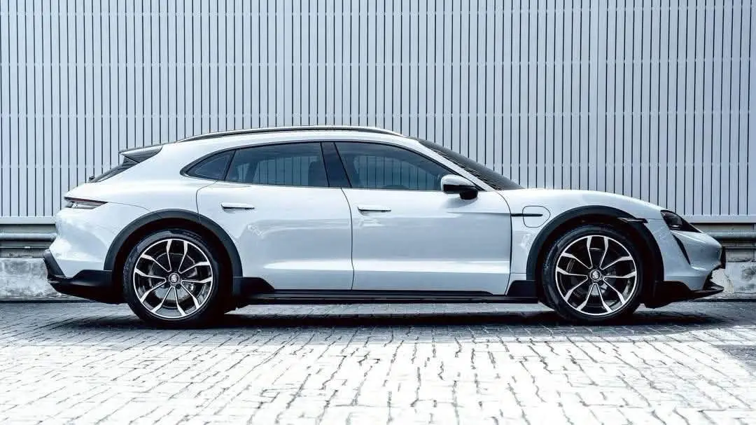 Porsche Taycan Cross Turismo 4 2024 · 6
