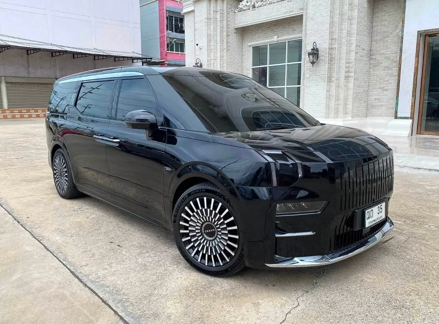 Zeekr 009 Flagship 6-Seats AWD ปี 2025